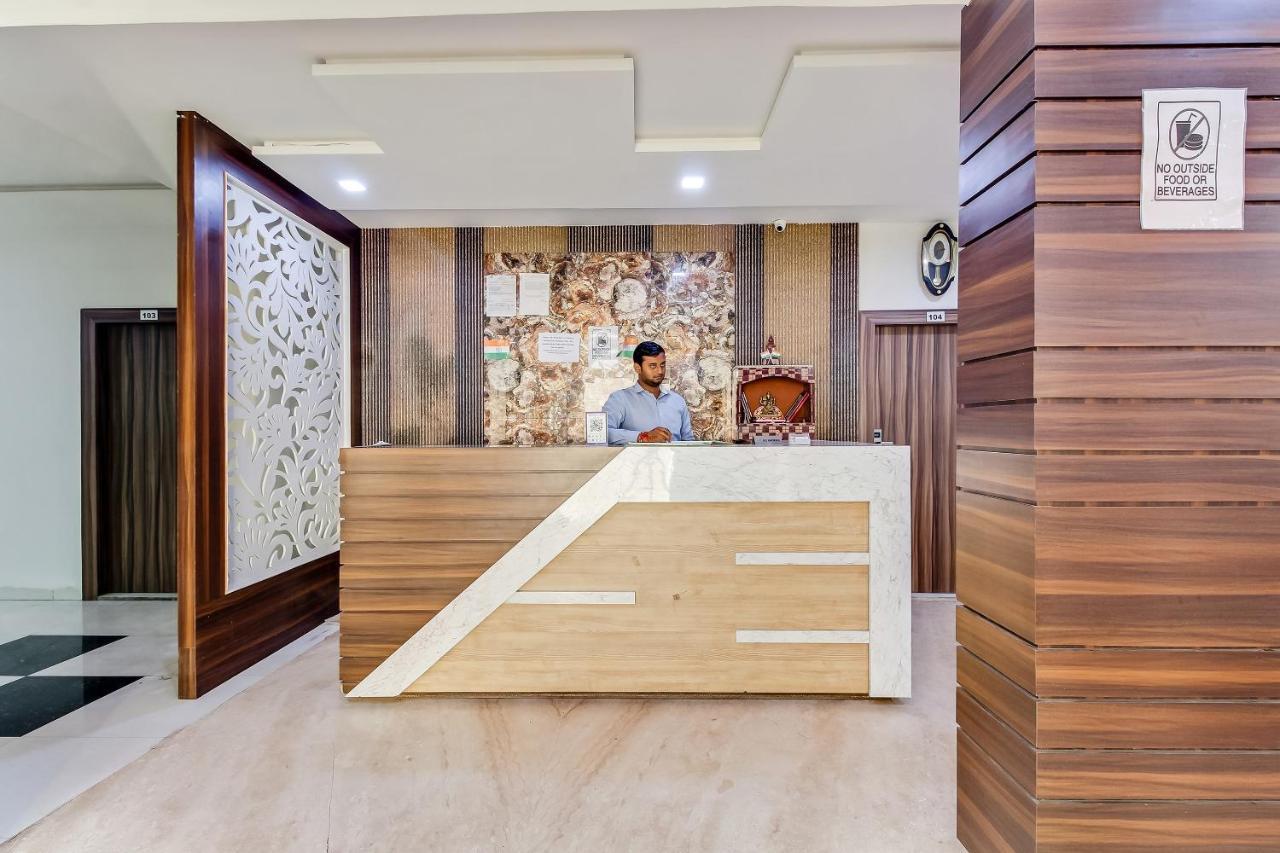 Oyo 10213 Hotel Panache Матхура Экстерьер фото