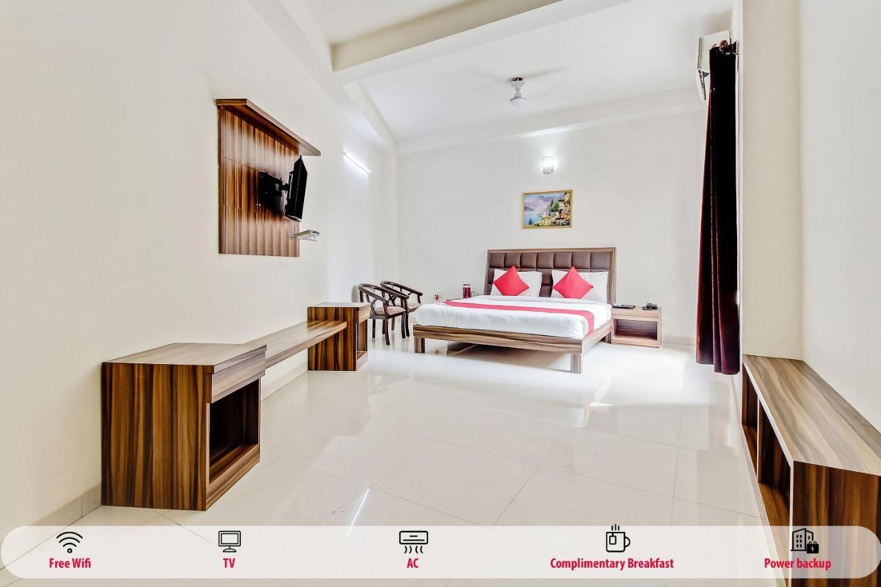 Oyo 10213 Hotel Panache Матхура Экстерьер фото