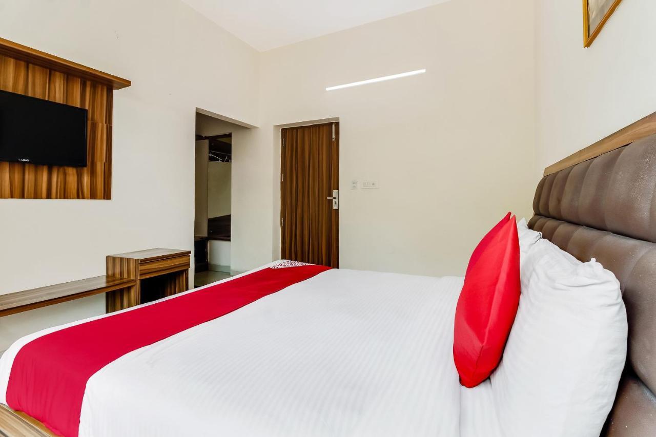 Oyo 10213 Hotel Panache Матхура Экстерьер фото