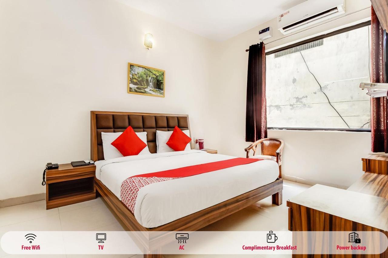 Oyo 10213 Hotel Panache Матхура Экстерьер фото