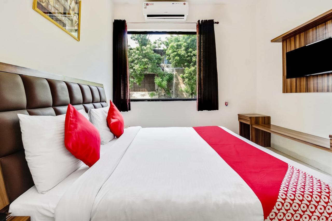Oyo 10213 Hotel Panache Матхура Экстерьер фото
