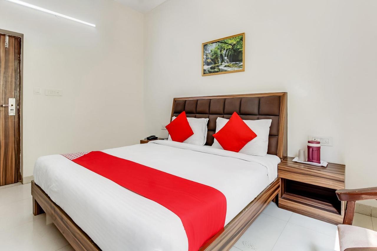 Oyo 10213 Hotel Panache Матхура Экстерьер фото