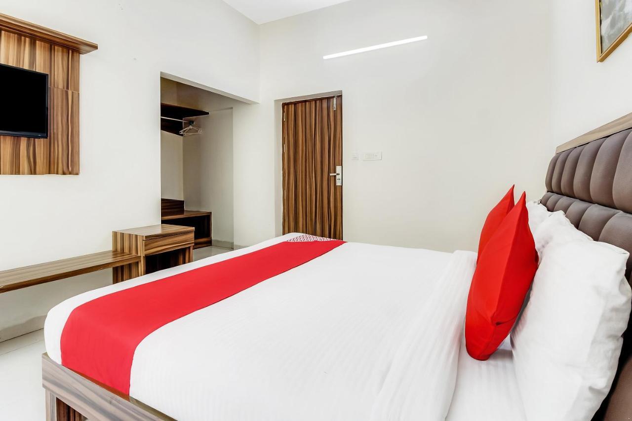 Oyo 10213 Hotel Panache Матхура Экстерьер фото