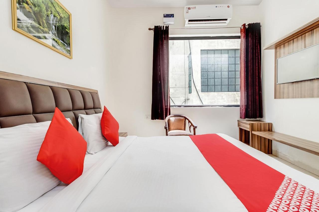 Oyo 10213 Hotel Panache Матхура Экстерьер фото