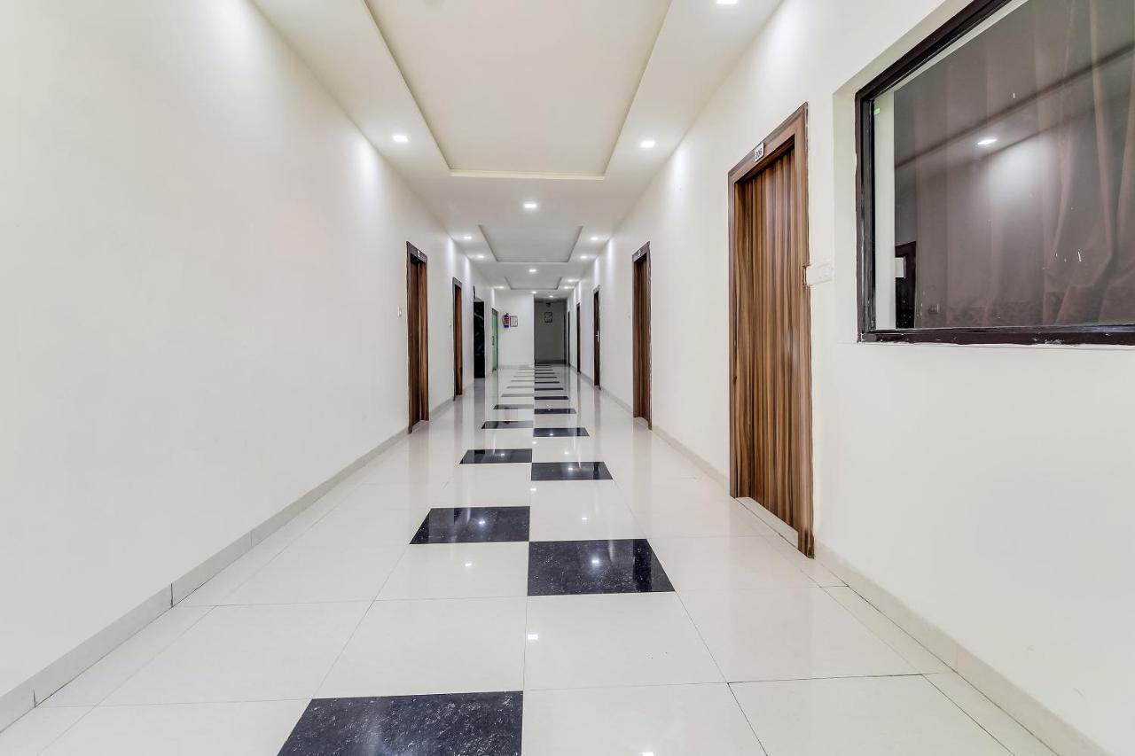 Oyo 10213 Hotel Panache Матхура Экстерьер фото