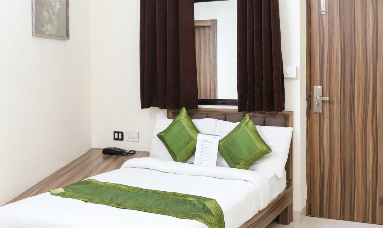 Oyo 10213 Hotel Panache Матхура Экстерьер фото
