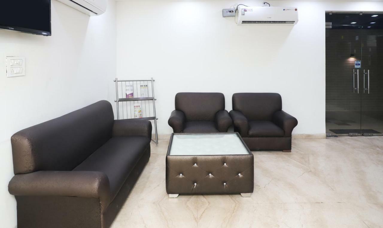 Oyo 10213 Hotel Panache Матхура Экстерьер фото