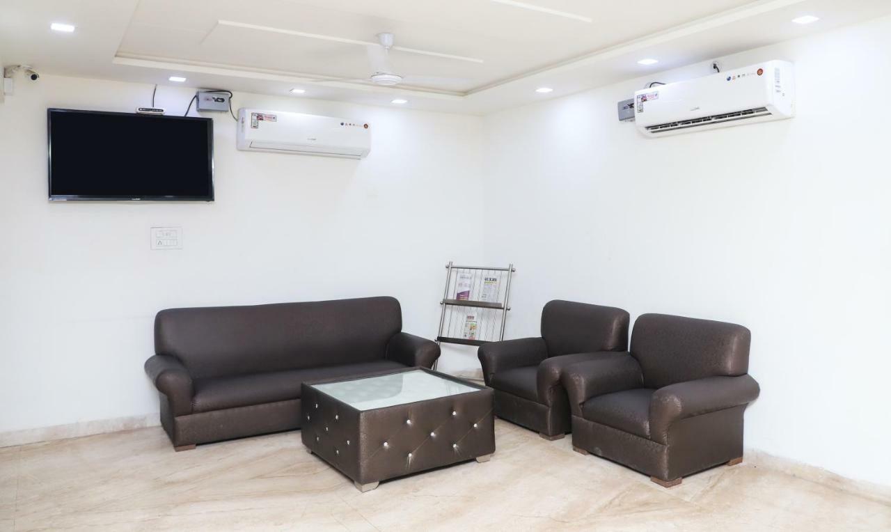 Oyo 10213 Hotel Panache Матхура Экстерьер фото