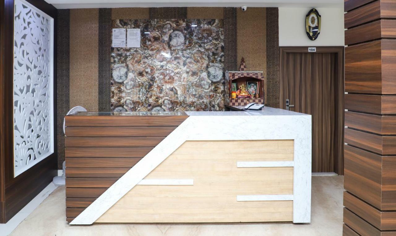 Oyo 10213 Hotel Panache Матхура Экстерьер фото