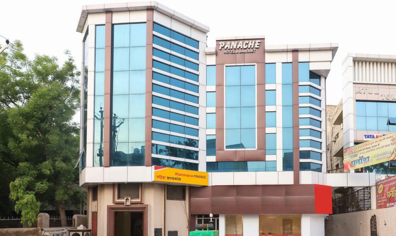 Oyo 10213 Hotel Panache Матхура Экстерьер фото