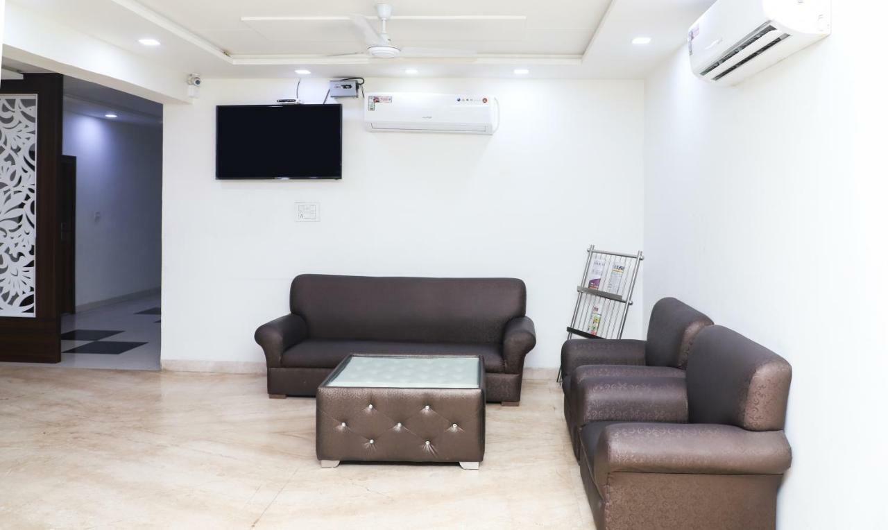 Oyo 10213 Hotel Panache Матхура Экстерьер фото