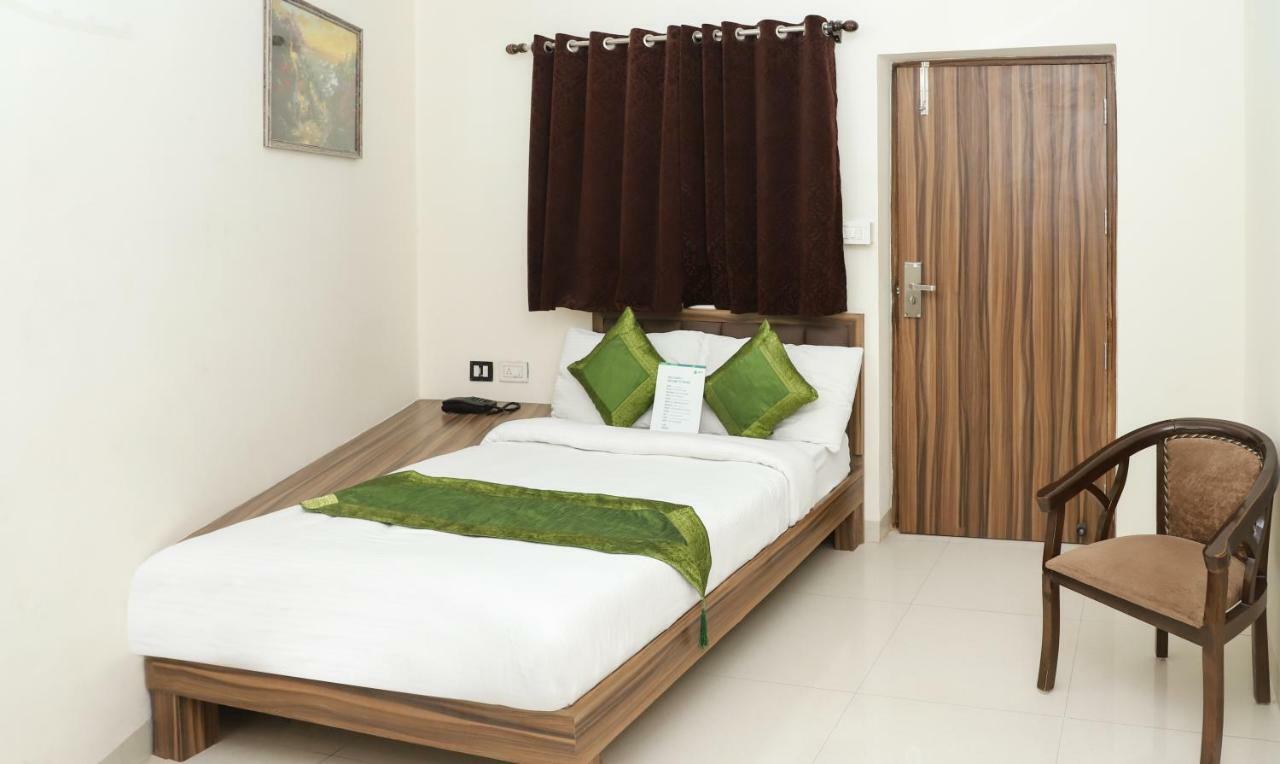 Oyo 10213 Hotel Panache Матхура Экстерьер фото