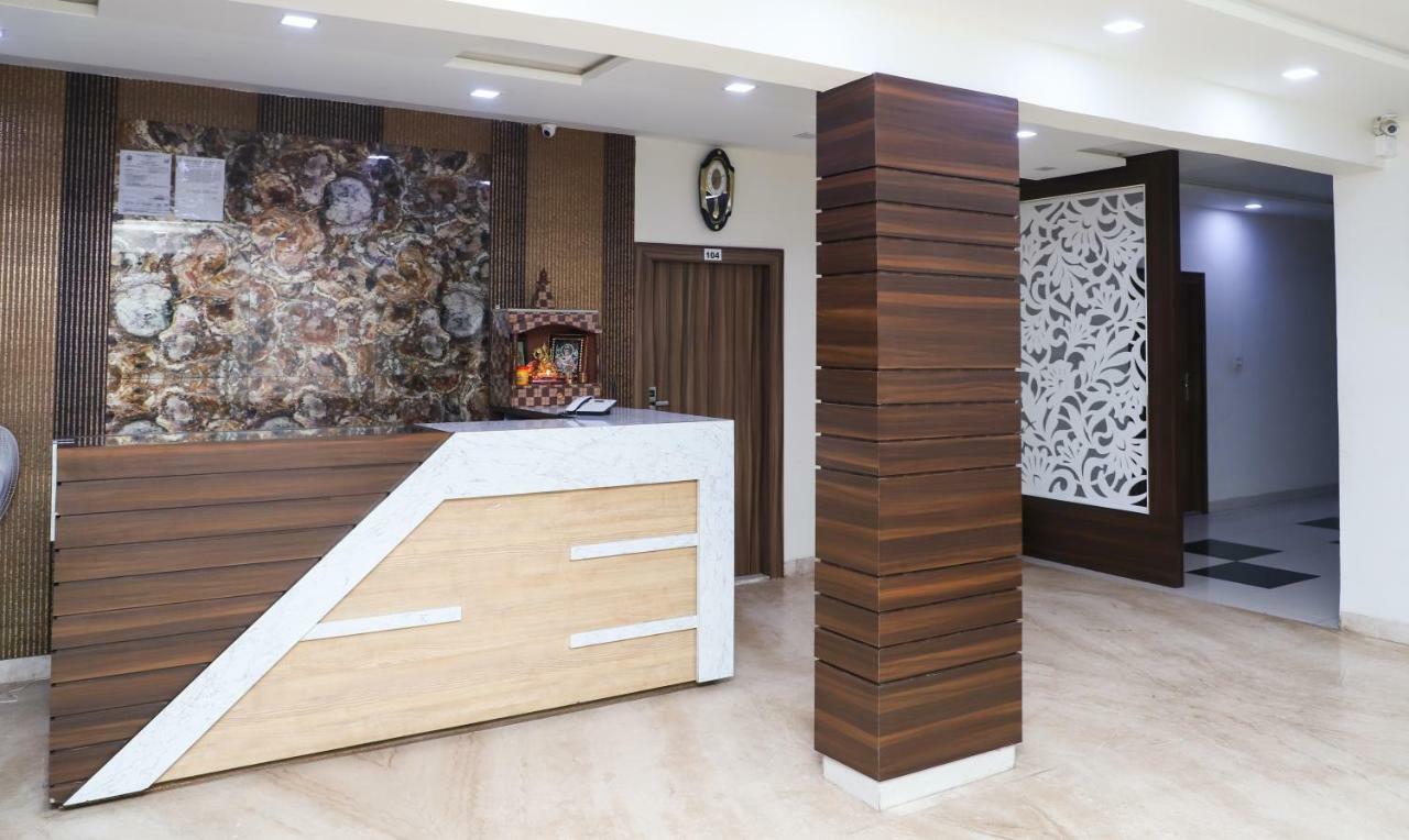 Oyo 10213 Hotel Panache Матхура Экстерьер фото